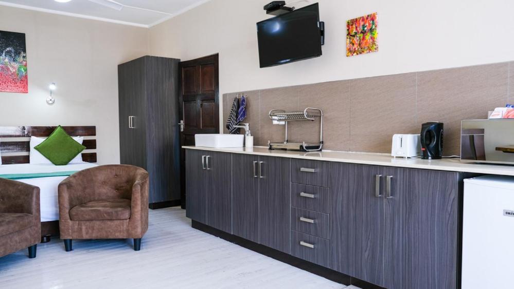 Nahoon Eco Lodge on Mackenzie East London Buitenkant foto
