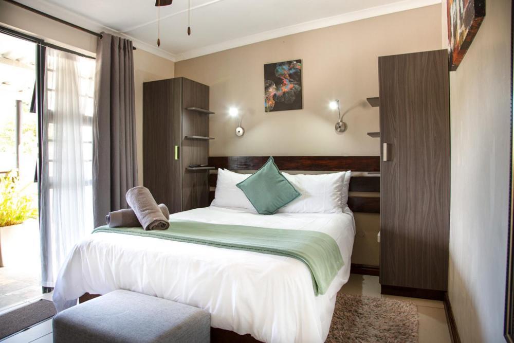 Nahoon Eco Lodge on Mackenzie East London Buitenkant foto