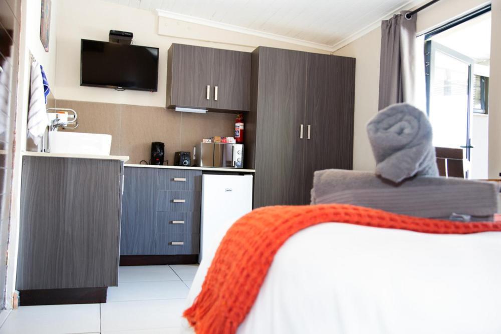 Nahoon Eco Lodge on Mackenzie East London Buitenkant foto