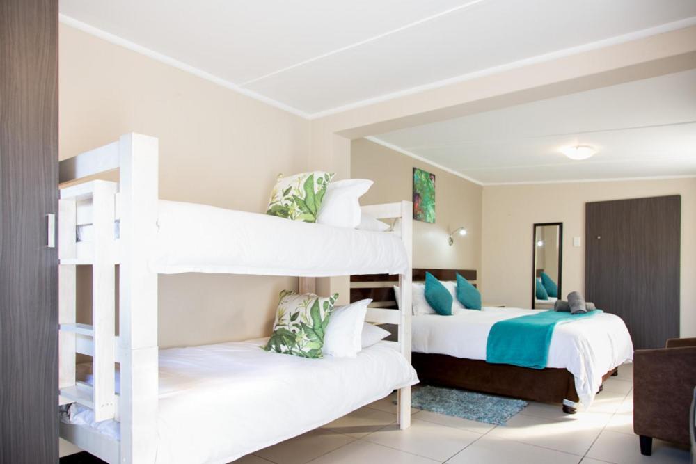 Nahoon Eco Lodge on Mackenzie East London Buitenkant foto
