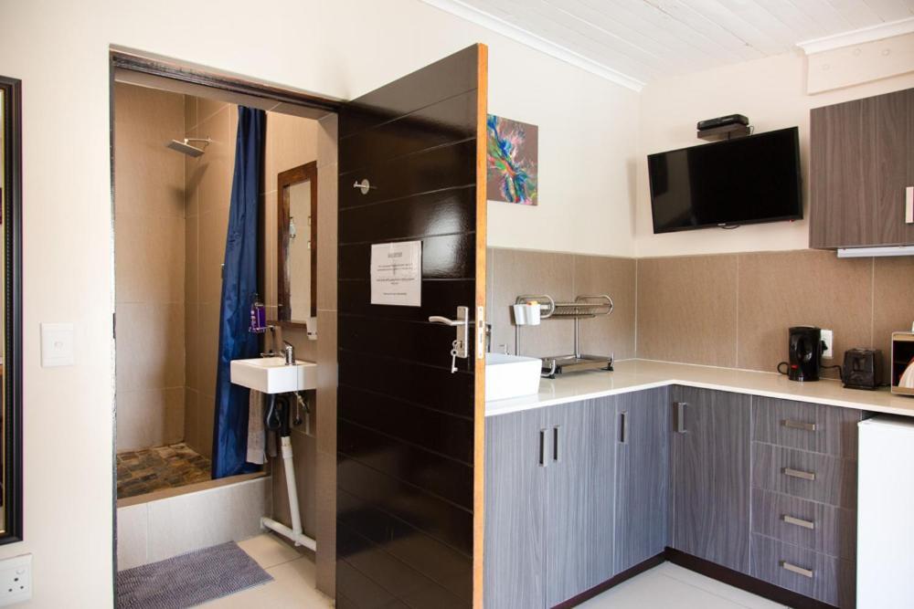 Nahoon Eco Lodge on Mackenzie East London Buitenkant foto