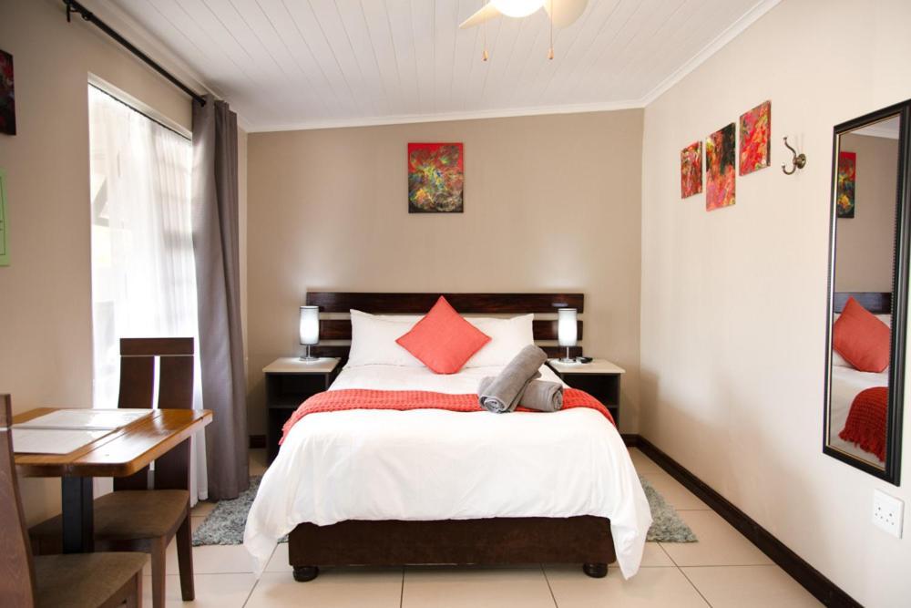 Nahoon Eco Lodge on Mackenzie East London Buitenkant foto