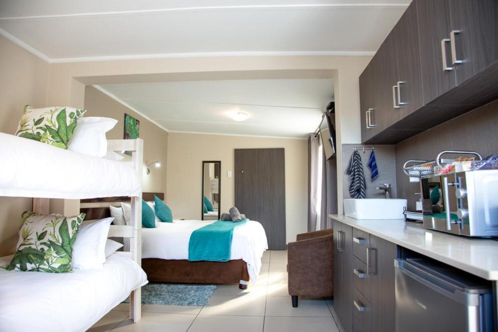 Nahoon Eco Lodge on Mackenzie East London Buitenkant foto